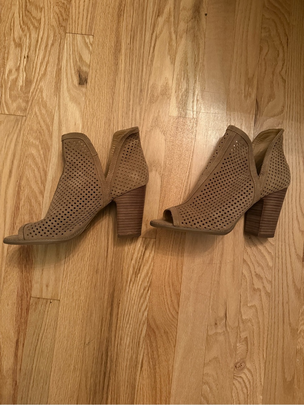 Lucky Brand Women's Tan Perforated Peep-Toe Block Heel Ankle Booties